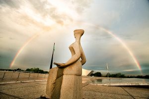 1261566282 estatua da justica que fica em frente ao supremo tribunal federal stf em brasilia 300x200 1
