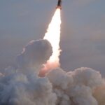 Coreia do Norte exibe lançador apto a ogivas nucleares e amplia tensão regional