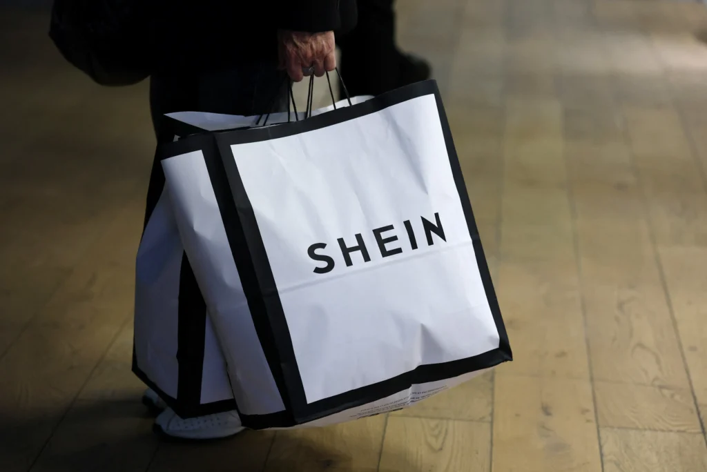 União Europeia abre investigação sobre Shein por venda de produtos ilegais e design “viciante” da plataforma