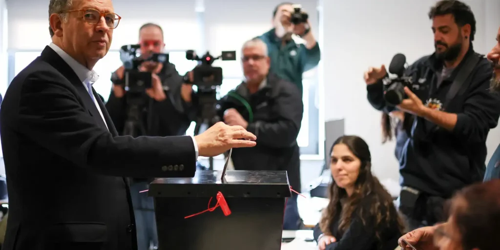 Antônio José Seguro é eleito presidente de Portugal com vantagem superior a 30 pontos