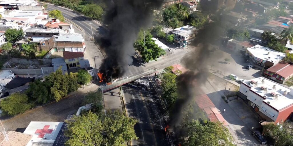 México tenta retomar rotina após ataques deflagrados pela morte de “El Mencho”
