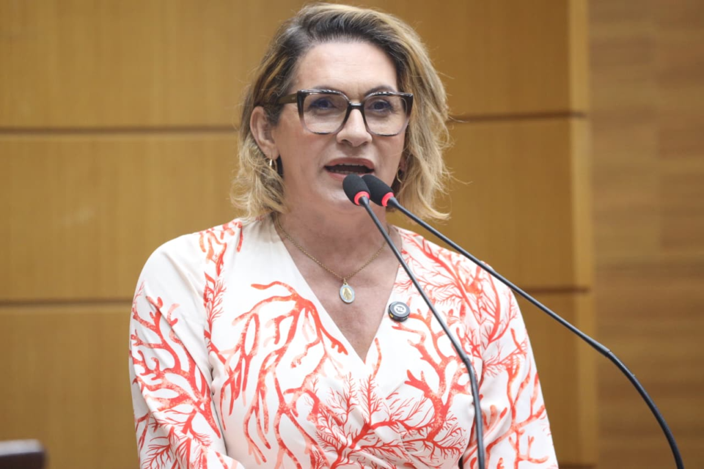 Deputada Linda Brasil cobra explicações da Iguá sobre abastecimento de água e questões ambientais em Sergipe