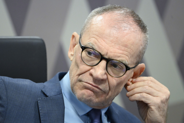 Contarato quer convocar Ibaneis após ausência do governador na CPI do Crime Organizado