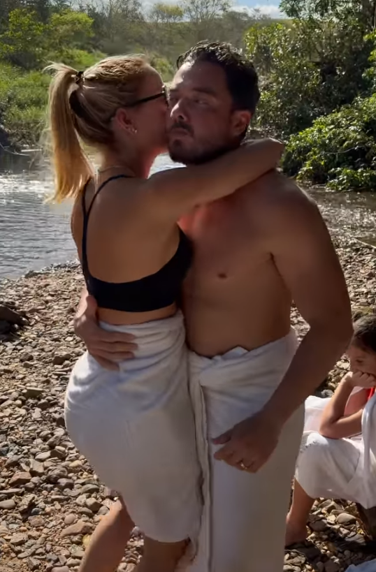 Wesley Safadão e Thyane Dantas registram viagem romântica à Lapônia sob a aurora boreal