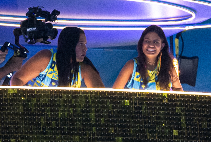 BBB26: Gabriela Saporito leva Chaiany Andrade a camarote suspenso na Sapucaí após privilégio do Anjo
