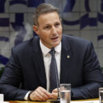 Derrite protocola parecer e descarta quase todo texto do Senado no PL Antifacção
