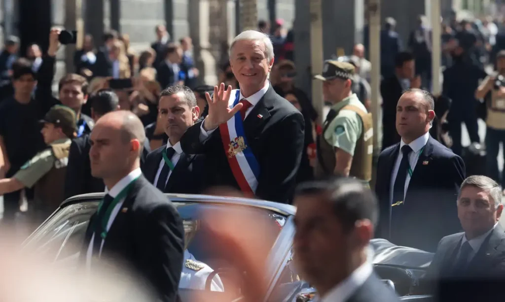 Após posse, Kast assina decretos para erguer barreiras anti-imigração no norte do Chile