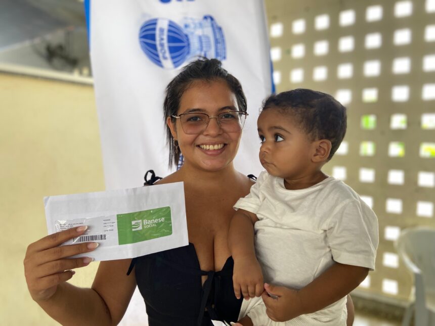 Governo de Sergipe entrega mais de 400 cartoes do CMais Inclusao em Caninde de Sao Francisco e Nossa Senhora de Lourdes
