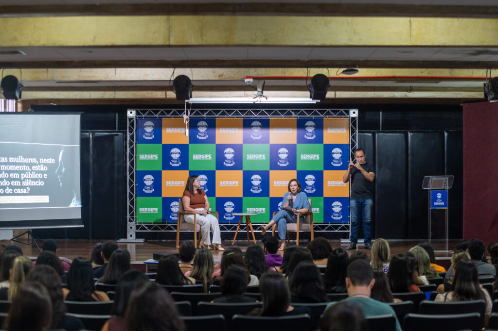 II Forum Estadual reune gestoras para fortalecer rede de protecao as mulheres em Sergipe