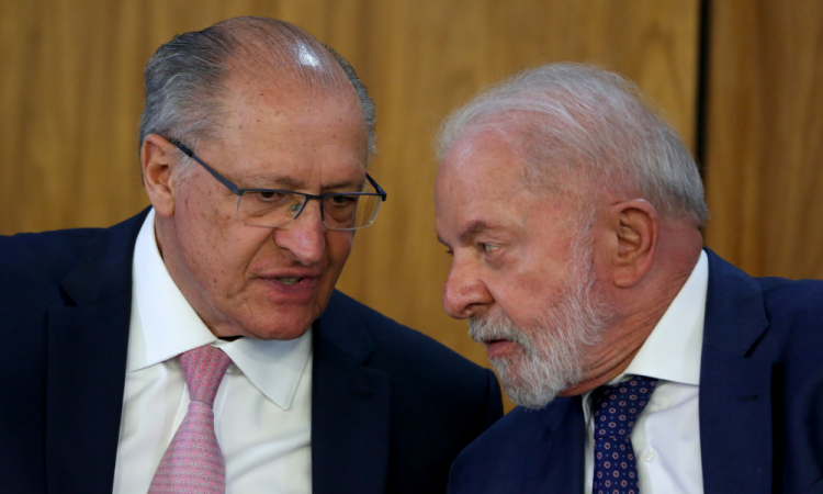 De rivais a aliados: Lula oficializa Alckmin como vice