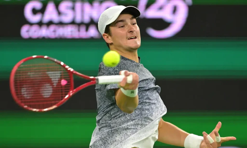 João Fonseca encerra campanha em Indian Wells com derrota digna para Jannik Sinner