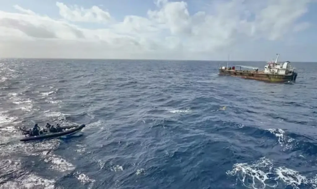 Navio africano passa 2 meses à deriva e é salvo no CE