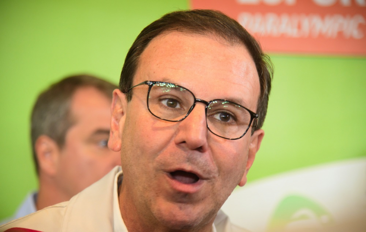 Véspera de julgamento: Paes acusa Castro de fuga da Justiça
