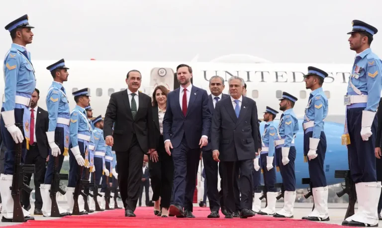 Estados Unidos articulam coalizão para reabrir Estreito de Ormuz