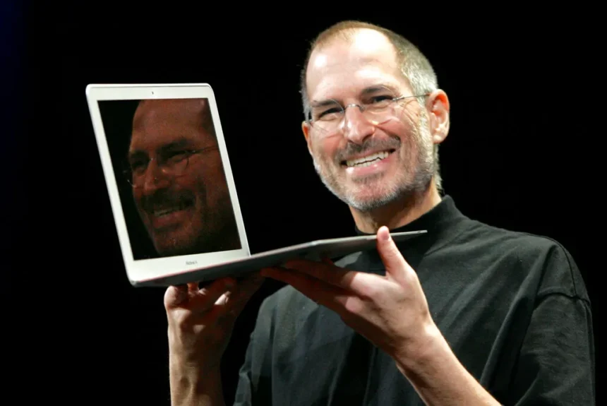 Aos 50, Apple vale US$ 3,6 tri e corre para não perder a era da IA
