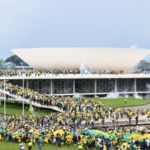 Congresso decide futuro do veto que pode aliviar pena de Bolsonaro