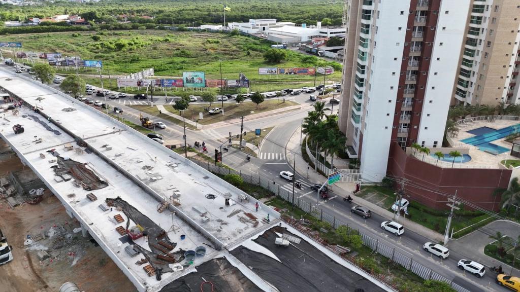 Semáforos desligados: obra na Av. Beira Mar muda rota até 21/11