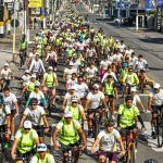 Cerca de 600 pessoas participam do passeio ciclistico em apoio ao Maio Amarelo em Sergipe