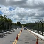 Instalacao de guarda corpos metalicos e concluida em ponte que liga Lagarto e Sao Domingos
