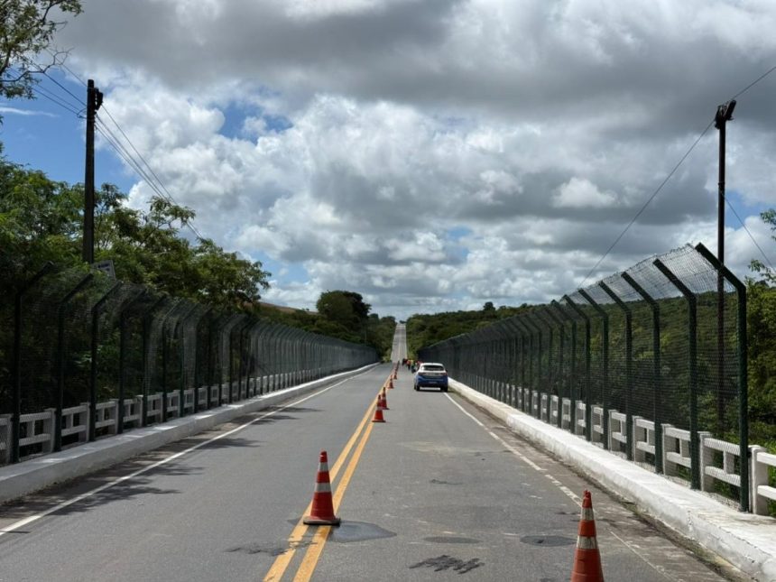 Instalacao de guarda corpos metalicos e concluida em ponte que liga Lagarto e Sao Domingos