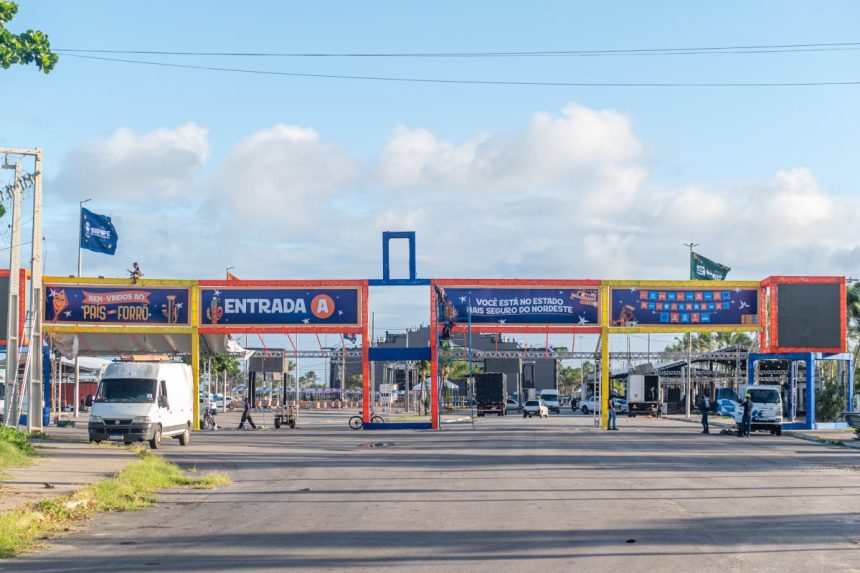 Montagem do Arraia do Povo e Vila do Forro entra em reta final na Orla da Atalaia