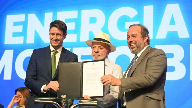 lula e alexandre silveira ministro de minas e energia 750x423 1