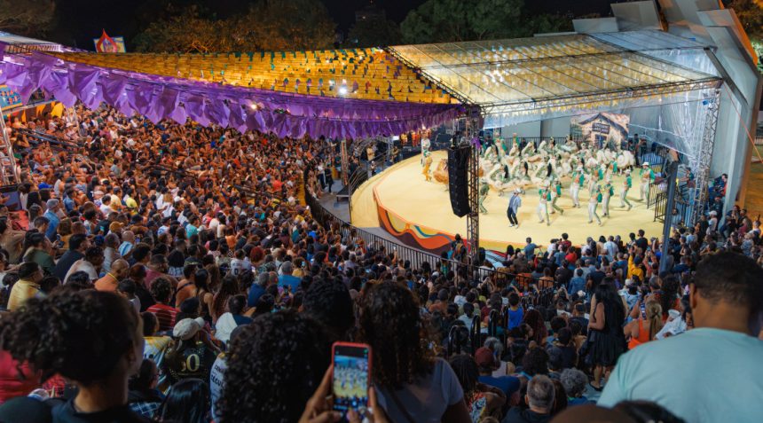 arranca unha lota arquibancadas na abertura do concurso de q 20260623