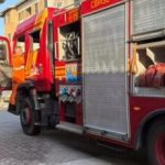 carro pega fogo em garagem e d