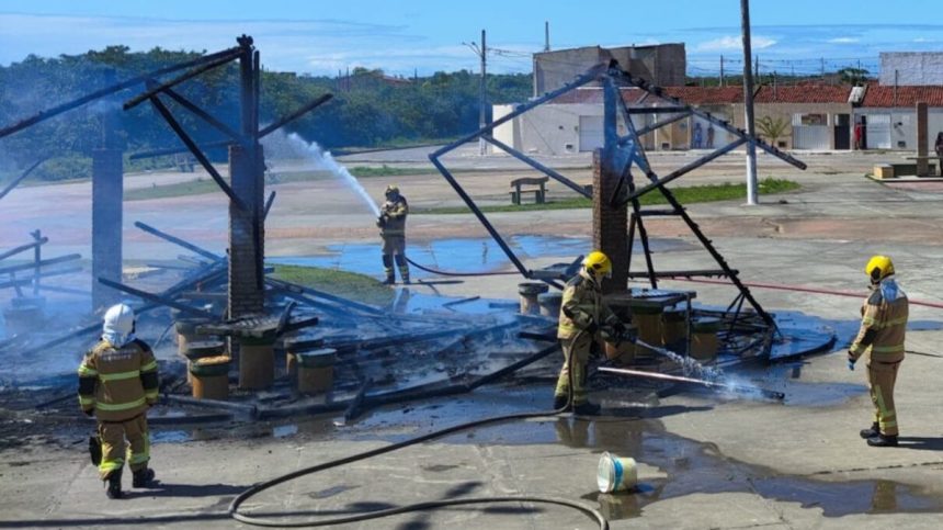 fogo destr i tr s quiosques na orlinha do eduardo dutra nest 20260614