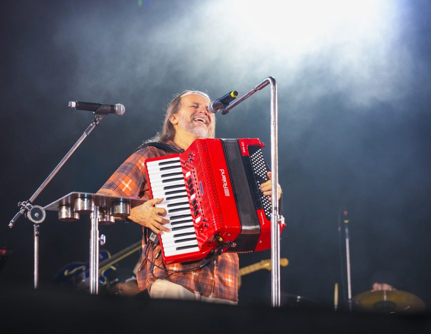 forr e sertanejo marcam mais uma noite do forr caju na pra a 20260627