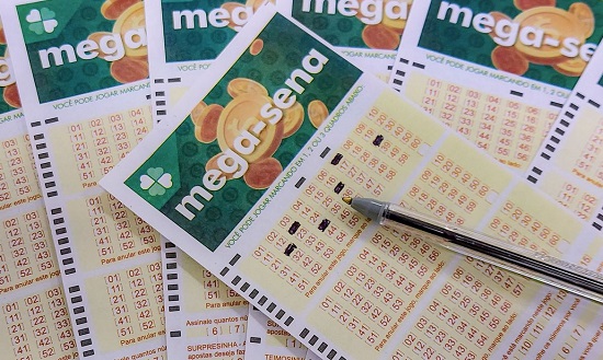 mega sena acumula de novo e pr