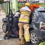 motorista fica preso s ferragens ap s carro bater em poste n 20260626