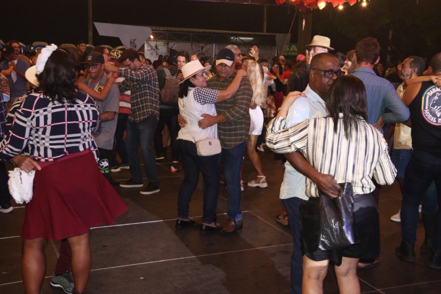 palco gerson filho celebra forr tradicional na v spera de s 20260624