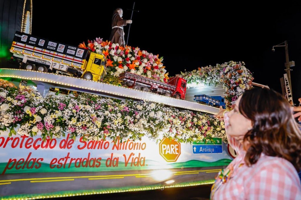 prefeita em lia corr a marca presen a na 59 feira do caminh 20260613