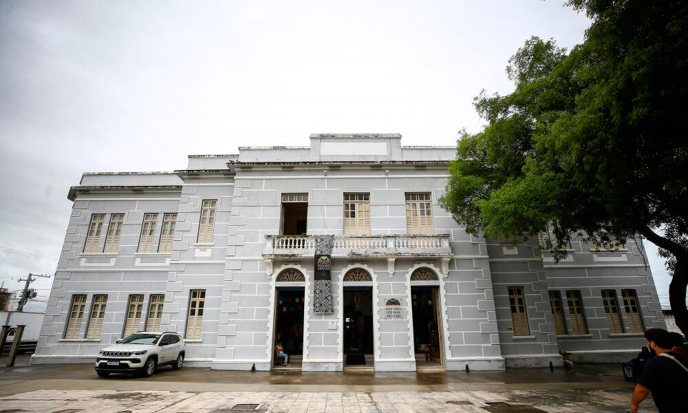 Obras de IGO na exposição Entre Margens