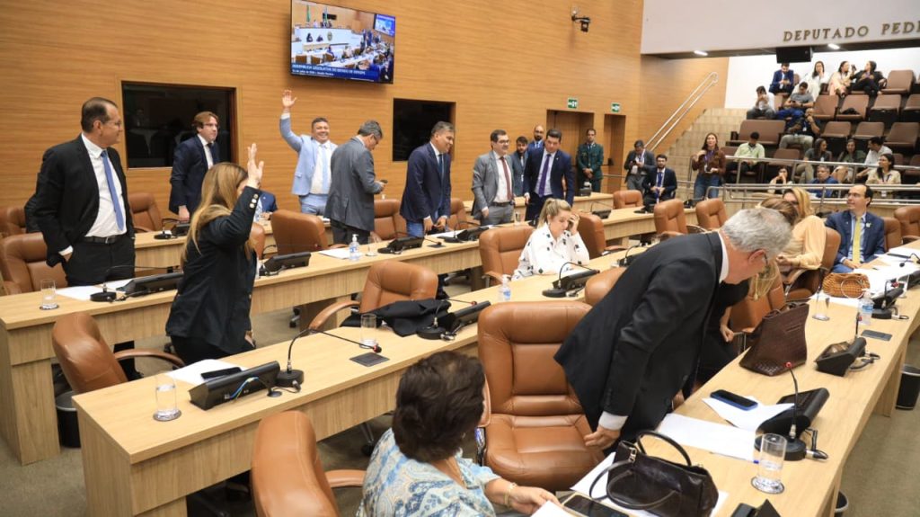 alese aprova reestrutura o do plano de cargos da sa de e cri 20260701
