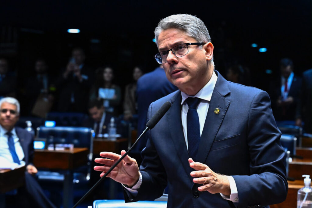 Alessandro Vieira afirma não se sentir intimidado após representação de Gilmar Mendes
