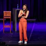bruna louise traz o stand up in dito meus 15 anos ao teatro 20260702