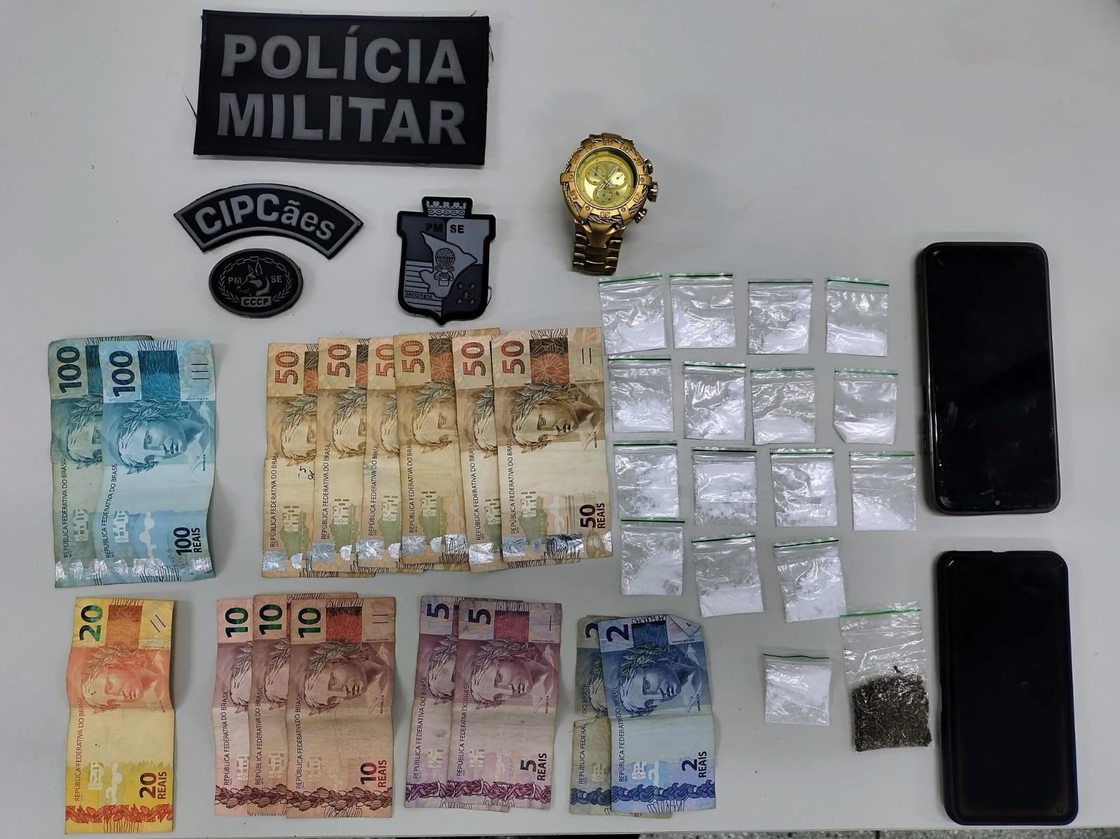 CIPCães prende homem em Laranjeiras com 16 porções e mais de R$500