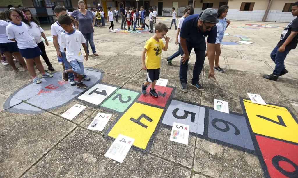 f rias escolares de 2027 v o coincidir com a copa do mundo f 20260708