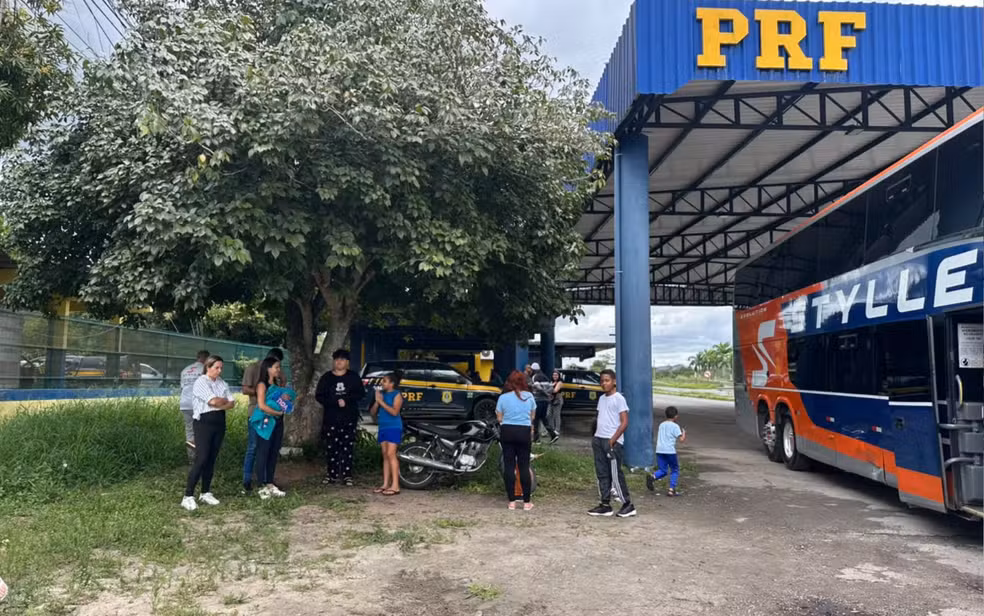 motorista abandona nibus com 46 passageiros na ba ap s docum 20260717