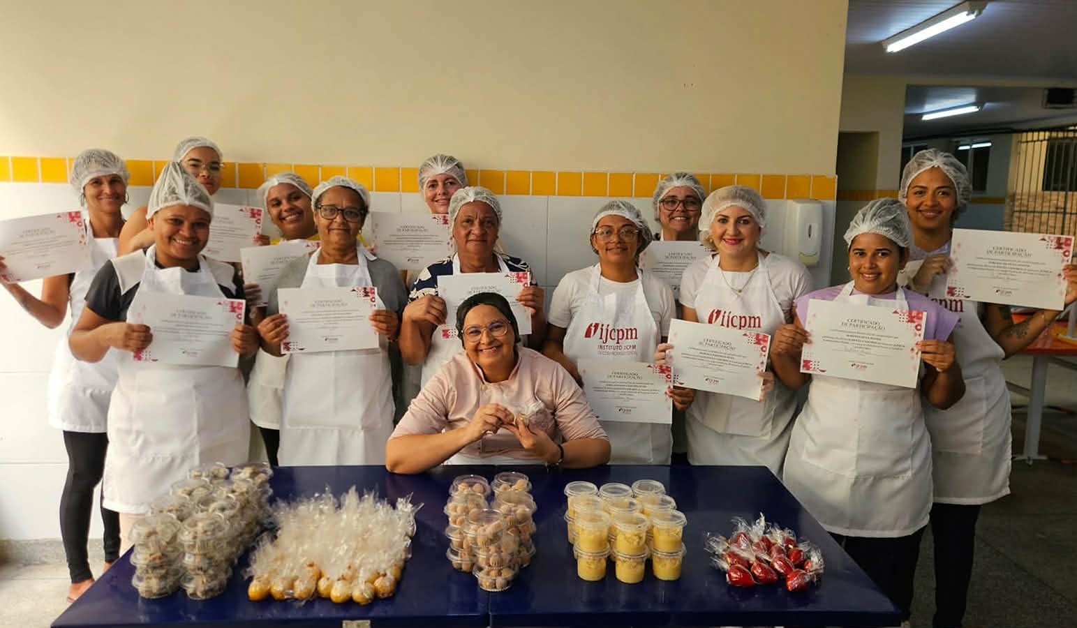 Mulheres do Novo Paraíso transformam doces em renda em Aracaju