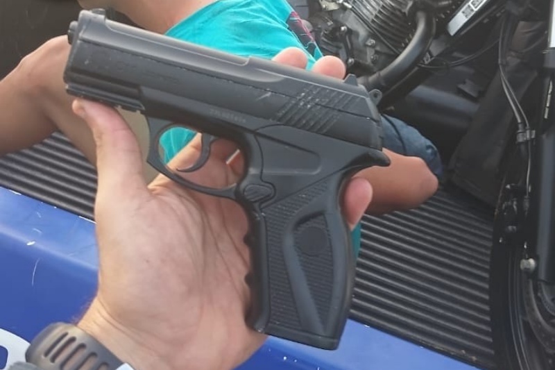PM apreende adolescente após roubo e recupera motos e celulares em Aracaju