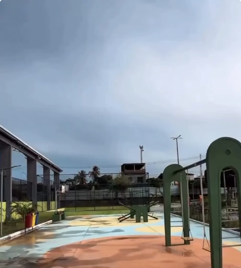 Praça José Carlos de S. Silva é entregue revitalizada em Riachuelo com nova quadra