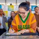 prefeita em lia assina ordens de servi o para novas usfs em 20260703