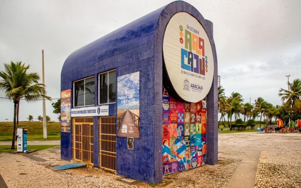 Prefeitura inaugura novo Centro do Turista na Orla da Atalaia