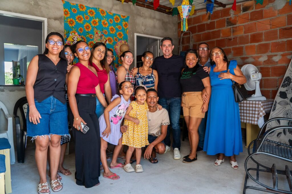 robson viana visita quatro bairros e refor a di logo em noss 20260712