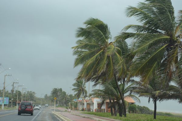 Vendaval pode atingir Aracaju neste sábado, alerta Defesa Civil