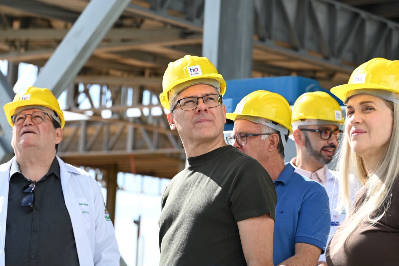 Alessandro Vieira presta contas e vistoria obras em Lagarto