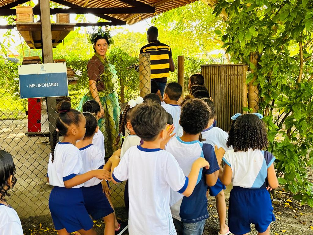 Alunos do Lamarão aprendem sobre natureza em visita ao Horto de Aracaju
